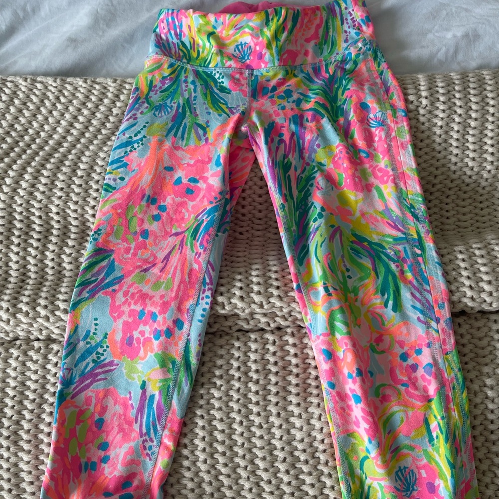Lilly Pulitzer multi color capris leggings size s